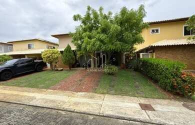 Imagem: A casa em condomínio possui 4 Dormitórios, 4 Suítes, 5 Banheiros