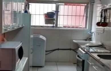 Imagem: O apartamento possui 2 Dormitórios, 1 Banheiro, 1 Vaga na garagem