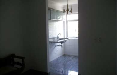 Imagem: O apartamento possui 1 Dormitório, 1 Banheiro, 1 Vaga na garagem