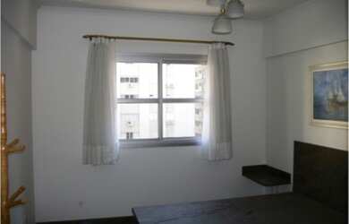 Imagem: O apartamento possui 3 Dormitórios, 1 Banheiro, 1 Vaga na garagem