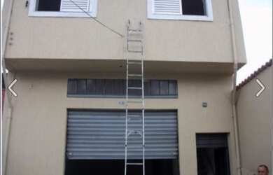 Imagem: A loja possui 2 Banheiros, 4 Vagas na garagem, 230-0m² de Área