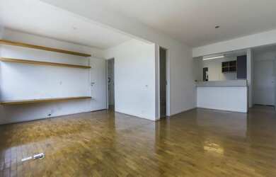 Imagem: O apartamento possui 2 Dormitórios, 1 Suíte, 2 Banheiros