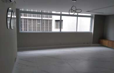 Imagem 4: Lindo apto totalmente REFORMADO tudo novo - com 03 dormitórios, sendo...