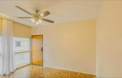 Imagem: O apartamento possui 2 Dormitórios, 2 Banheiros e 60m² de