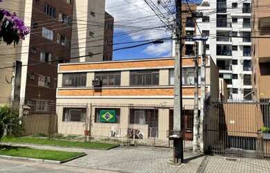 Imagem: O terreno possui 3 Dormitórios, 1 Banheiro, 1 Vaga na garagem