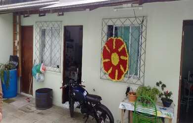 Imagem: A casa possui 3 Dormitórios, 1 Suíte, 2 Banheiros, 1 Vaga