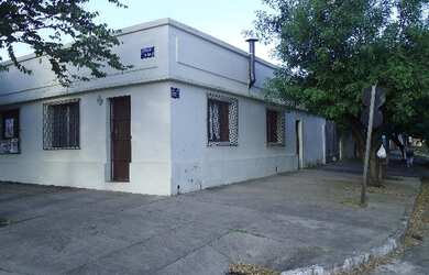 Imagem: A casa à venda possui 5 Dormitórios, 4 Banheiros, 8 Vagas