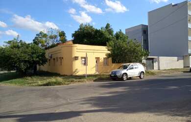 Imagem: A casa à venda possui 3 Dormitórios, 1 Suíte, 1 Banheiro