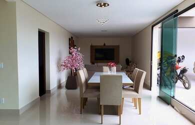 Imagem: A casa em condomínio possui 5 Dormitórios, 1 Suíte, 3 Banheiros