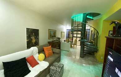 Imagem: A casa possui 4 Dormitórios, 4 Suítes, 1 Banheiro, 2 Vagas