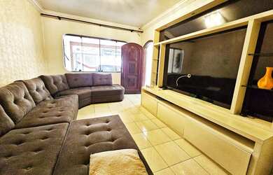 Imagem: A casa possui 4 Dormitórios, 2 Suítes, 5 Banheiros, 2 Vagas