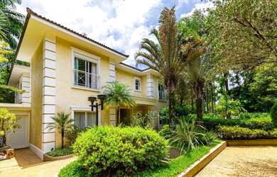 Imagem: A casa possui 4 Dormitórios, 4 Suítes, 5 Banheiros, 5 Vagas