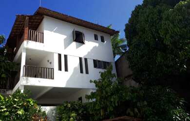 Imagem: A casa em condomínio possui 4 Dormitórios, 2 Suítes, 3 Banheiros