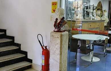 Imagem: A casa possui 7 Banheiros, 6 Vagas na garagem e 693m² de Área