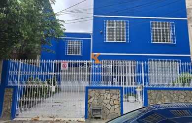 Imagem: A casa possui 5 Dormitórios, 1 Suíte, 3 Banheiros, 3 Vagas