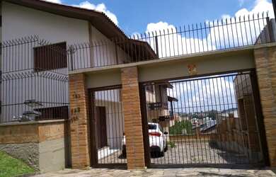 Imagem: A casa possui 3 Dormitórios, 1 Suíte, 2 Banheiros, 1 Vaga