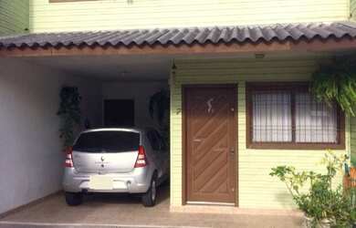 Imagem: A casa possui 3 Dormitórios, 2 Banheiros, 2 Vagas na garagem