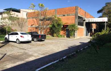 Imagem: O depósito possui 2 Banheiros, 11 Vagas na garagem, 1.980m²