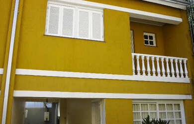 Imagem: A casa possui 3 Dormitórios, 1 Suíte, 2 Banheiros, 2 Vagas