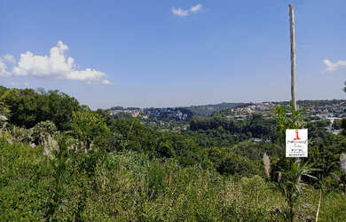 Imagem: O terreno possui 750m² de Área e está localizado em Vila