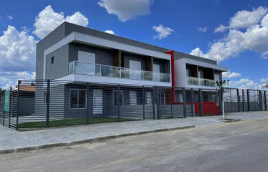 Imagem: A casa possui 2 Dormitórios, 2 Banheiros, 1 Vaga na garagem