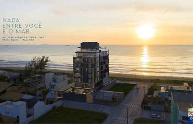 Imagem: A casa possui 4 Dormitórios, 4 Suítes, 5 Banheiros, 3 Vagas