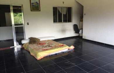 Imagem: A casa possui 3 Dormitórios, 2 Banheiros, 175m² de Área e