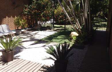 Imagem: A casa possui 4 Dormitórios, 1 Suíte, 1 Banheiro, 1 Vaga na