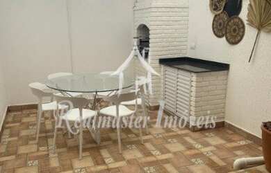 Imagem: A casa possui 3 Dormitórios, 1 Suíte, 2 Banheiros, 2 Vagas