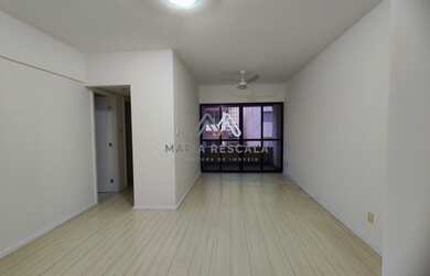 Imagem: O apartamento possui 2 Dormitórios, 1 Suíte, 3 Banheiros