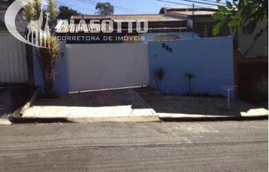 Imagem: A casa possui 3 Dormitórios, 1 Suíte, 4 Banheiros, 4 Vagas