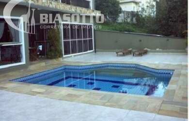 Imagem: A casa em condomínio possui 4 Dormitórios, 2 Suítes, 5 Banheiros