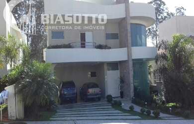 Imagem: A casa em condomínio possui 4 Dormitórios, 4 Suítes, 6 Banheiros