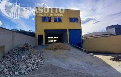 Imagem: O depósito possui 4 Banheiros, 6 Vagas na garagem, 500m² de