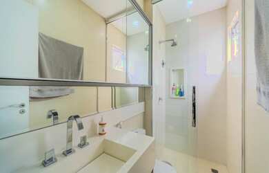 Imagem 2: 4 dormitórios na Avenida Osmar De Souza Nunes