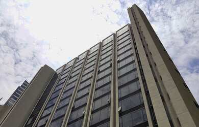 Imagem: A sala comercial possui 6 Banheiros, 8 Vagas na garagem e 375m²