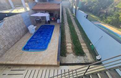 Imagem: A chácara possui 2 Dormitórios, 2 Suítes, 4 Banheiros, 1