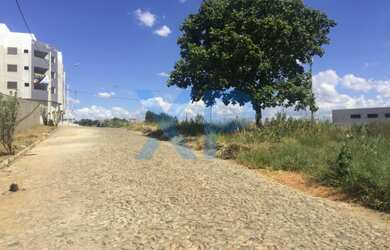 Imagem: O terreno possui 320m² de Área Privada e está localizado