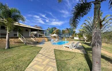 Imagem: A fazenda possui 3 Dormitórios, 1 Suíte, 2 Banheiros, 8 Vagas