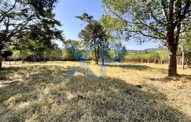 Imagem: A fazenda possui 2 Dormitórios, 2 Banheiros, 33.000m² de Área