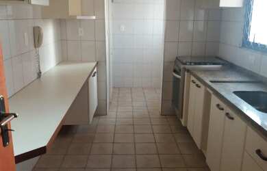 Imagem: O apartamento possui 3 Dormitórios, 1 Suíte, 2 Banheiros