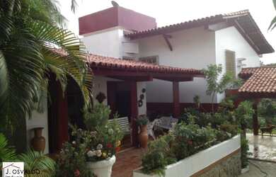 Imagem: A chácara possui 4 Dormitórios, 3 Suítes, 3 Vagas na garagem