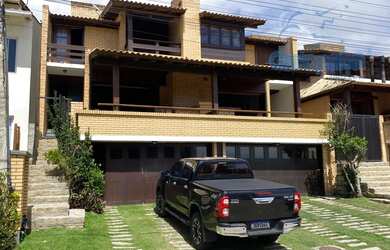 Imagem: A casa possui 4 Dormitórios, 1 Suíte, 4 Banheiros, 2 Vagas