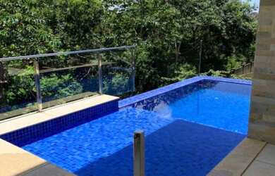 Imagem: A casa em condomínio possui 5 Dormitórios, 5 Suítes, 7 Banheiros