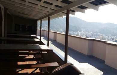 Imagem: O apartamento possui 1 Dormitório, 1 Banheiro, 1 Vaga na garagem