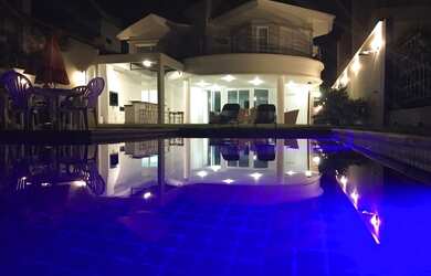 Imagem 1: LINDÍSSIMA CASA FRENTE MAR NA PRAIA DO ESTALEIRINHO EM BALNEÁRIO CAMBORIÚ