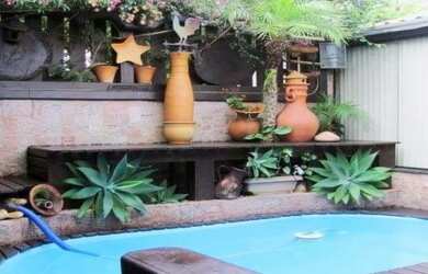 Imagem: A casa possui 2 Dormitórios, 2 Banheiros, 2 Vagas na garagem