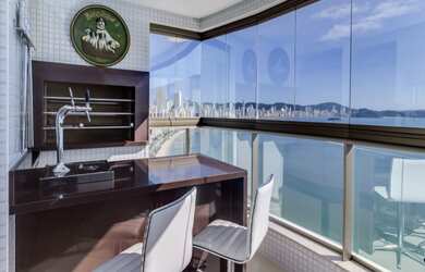 Imagem: O apartamento possui 3 Dormitórios, 3 Suítes, 5 Banheiros