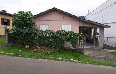 Imagem: A casa possui 3 Dormitórios, 1 Suíte, 2 Banheiros, 1 Vaga