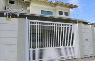 Imagem 1: Grande casa no Bairros da Nações em Balneário Camboriú